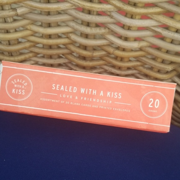 🌟 Anthropologie Sealed With A Kiss Notecards - Picture 5 of 5